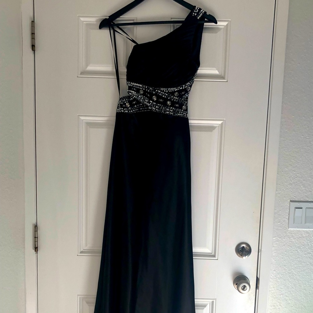 Size 1/2 black formal 1 shoulder open back dress